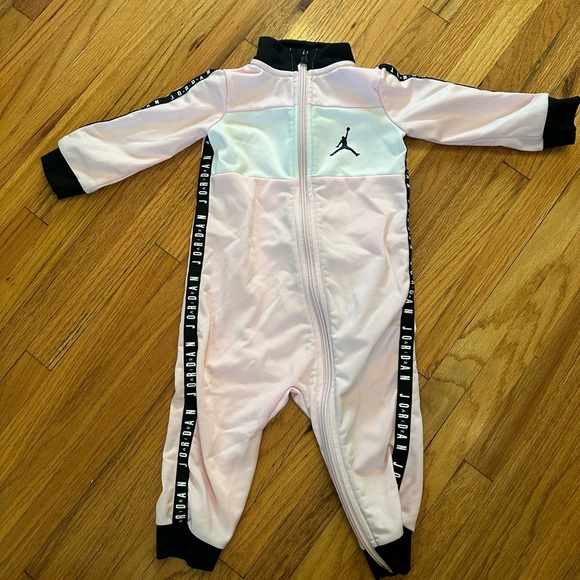 Pink Jordan Onsie long-sleeve - Picture 2 of 5